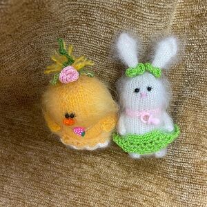 Handmade 2 piece Easter chic and bunny 🐣
Knit and slightly felted